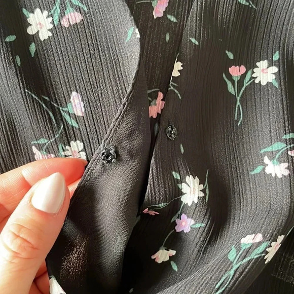 🔥4/$20 Dynamite Floral Blouse - Picture 9 of 16